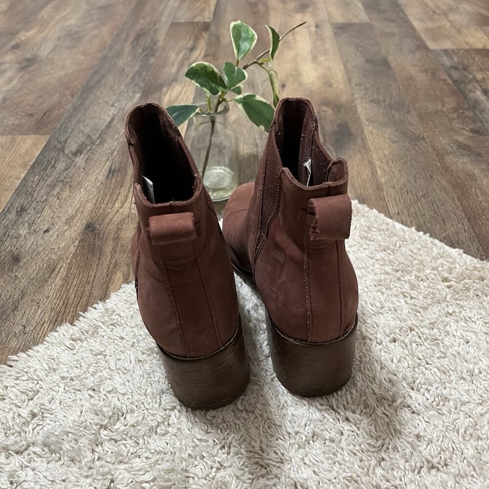 TOMS Size 7.5 Burnt Henna Leather Block Heel Pull-On Esme Chelsea Boots - Picture 4 of 7